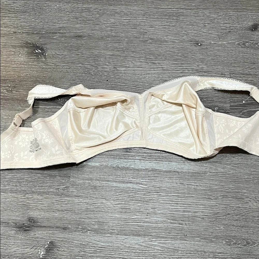 Wacoal Elegant Cream Lace Bra